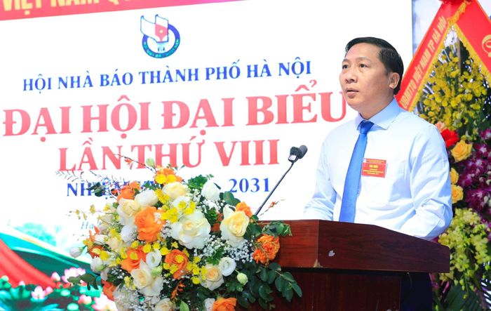 Tân Chủ tịch Hội Nhà báo thành phố Hà Nội khóa VIII - nhiệm kỳ 2026 - 2031 Nguyễn Thanh Liêm phát biểu. Ảnh: Quang Thái.