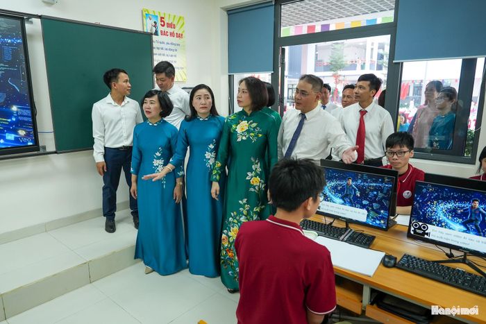 Công trình được khởi công tháng 9-2024 và nghiệm thu, bàn giao đưa vào sử dụng từ ngày 11-7-2026, phục vụ năm học 2026-2027 nhằm nâng cao chất lượng cơ sở vật chất, đáp ứng nhu cầu học tập của học sinh trên địa bàn.