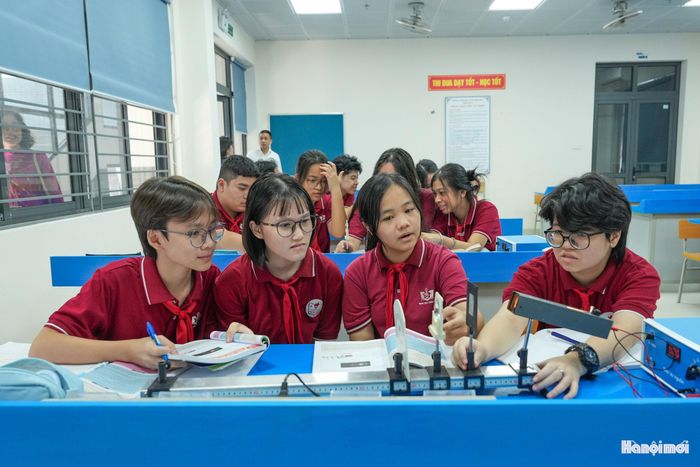 Dự án cải tạo, bổ sung phòng học bộ môn và các phòng chức năng Trường Trung học cơ sở Thống Nhất, nay là Trường Trung học cơ sở Ngọc Hà (phân hiệu 2) được UBND quận Ba Đình (cũ) phê duyệt tháng 4-2024 có tổng mức đầu tư gần 139 tỷ đồng.