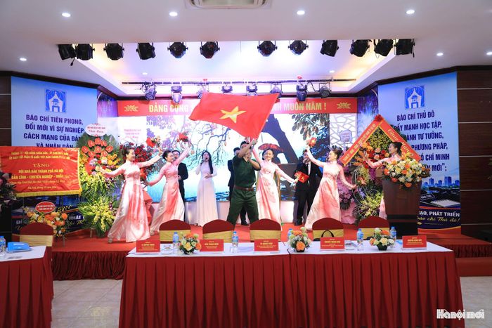 Tiết mục văn nghệ chào mừng Đại hội.