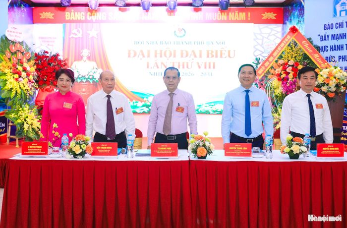 Đoàn Chủ tịch chủ trì Đại hội.