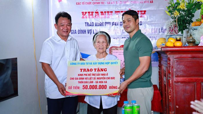 Hoạt động này thể hiện trách nhiệm, tình cảm và đạo lý tri ân sâu sắc đối với các gia đình đã có nhiều đóng góp, hy sinh cho quê hương, đất nước. Ảnh: Thanh Hằng