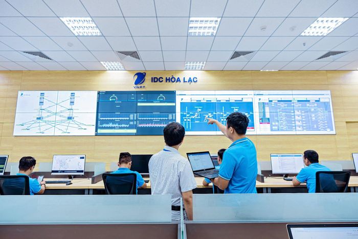 VNPT đã, đang đầu tư mạnh cho hạ tầng số với việc phát triển mạng 5G và trung tâm dữ liệu (IDC). Ảnh: M.H