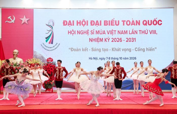 Tiết mục biểu diễn múa chào mừng đại hội. Ảnh: Quang Vinh
