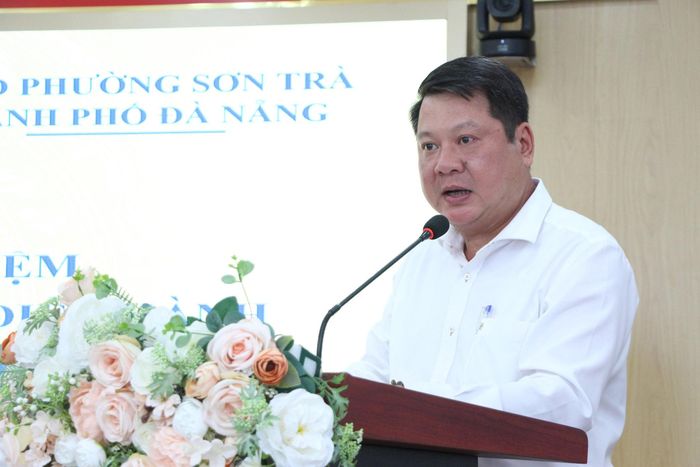 Bí thư Đảng ủy, Chủ tịch HĐND phường Giảng Võ Tống Học Nghĩa phát biểu tại hội nghị. Ảnh: TT