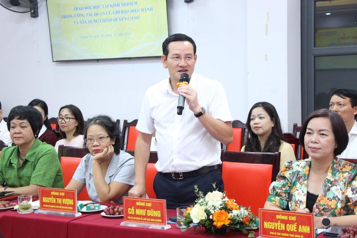 Chủ tịch UBND phường Giảng Võ Cồ Như Dũng trao đổi tại hội nghị. Ảnh: TT