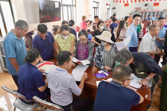 Đợt 1-2, có 165 hộ thôn Hậu Dưỡng được chi trả tiền GPMB. Ảnh: PV