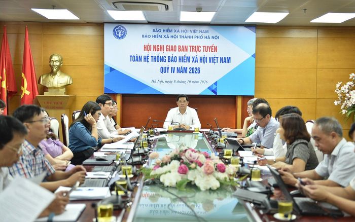 Cán bộ BHXH thành phố Hà Nội tham dự hội nghị tại điểm cầu Hà Nội. Ảnh: PV