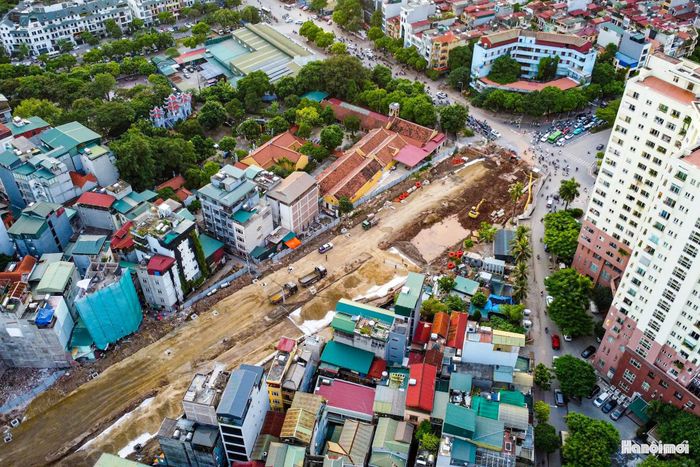 Nhà thầu huy động nhân lực, máy móc và tổ chức nhiều mũi thi công để kịp thông xe kỹ thuật vào ngày 10-10.