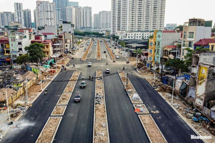 Cuối tháng 9, đoạn đường dài 582 m qua các khu đô thị Tây Hồ Tây, Đoàn Ngoại giao và Nam Thăng Long đã được thảm nhựa, thông xe kỹ thuật.