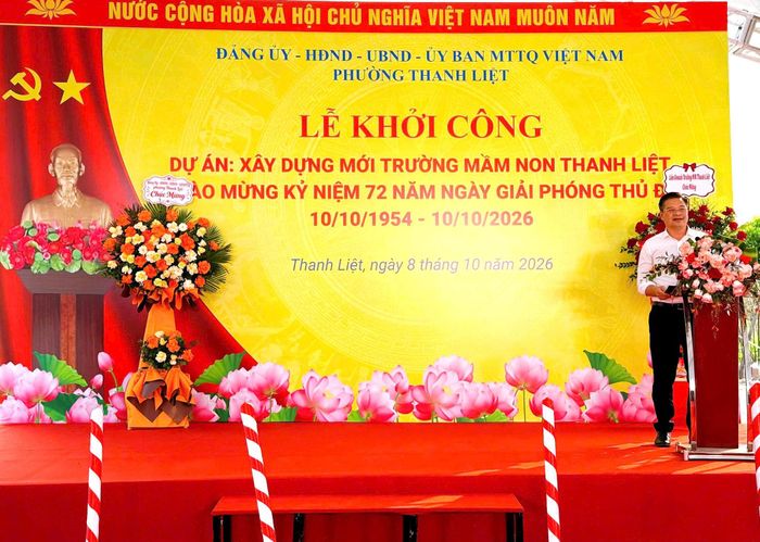 Phó Chủ tịch UBND phường Thanh Liệt Nguyễn Anh Tuấn phát biểu tại buổi lễ. Ảnh: Đào Tuyết