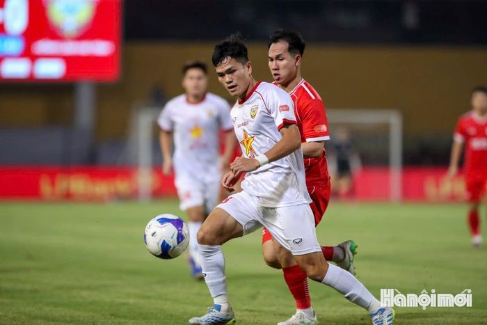 Dù phải thi đấu trên sân khách nhưng Hà Tĩnh có màn nhập cuộc tốt hơn trước chủ nhà Thể Công Viettel.