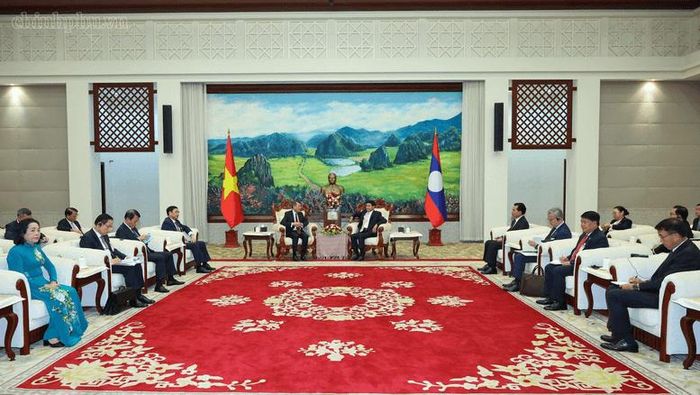 Hai nhà lãnh đạo khẳng định chính sách nhất quán và ưu tiên cao nhất của mỗi nước dành cho việc gìn giữ, vun đắp quan hệ hữu nghị vĩ đại, đoàn kết đặc biệt, hợp tác toàn diện và gắn kết chiến lược Việt Nam - Lào - Ảnh: chinhphu.vn/Nhật Bắc