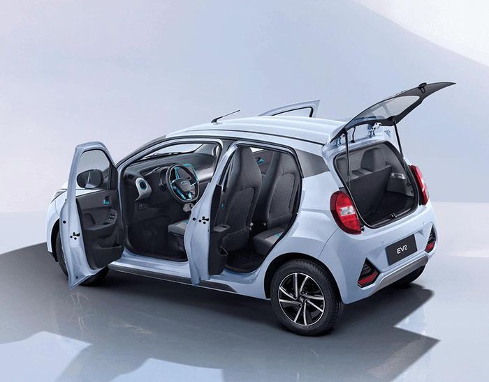 Xe với cấu hình 4 chỗ ngồi và 5 cửa. Khung sườn xe cứng cáp so với các mẫu hatchback chung phân khúc. Ảnh: Tổng hợp