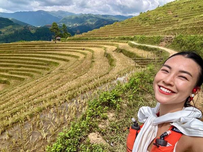Về địa điểm của chuyến đi là mảnh đất Mù Cang Chải, Hoàng Oanh cho rằng nơi đây xứng đáng được biết đến nhiều hơn bởi mỗi mùa trong năm lại mang một vẻ đẹp riêng. Khi thì những triền đồi phủ màu cỏ xanh mướt, lúc lại rực vàng mùa lúa chín, ấm áp với sắc nâu của mùa gặt hay lấp lánh như những tấm gương vào mùa nước đổ.