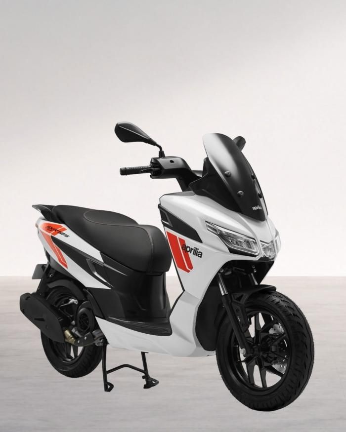 SXR GT 125 sở hữu kiểu dáng maxi-scooter đặc trưng của Aprilia