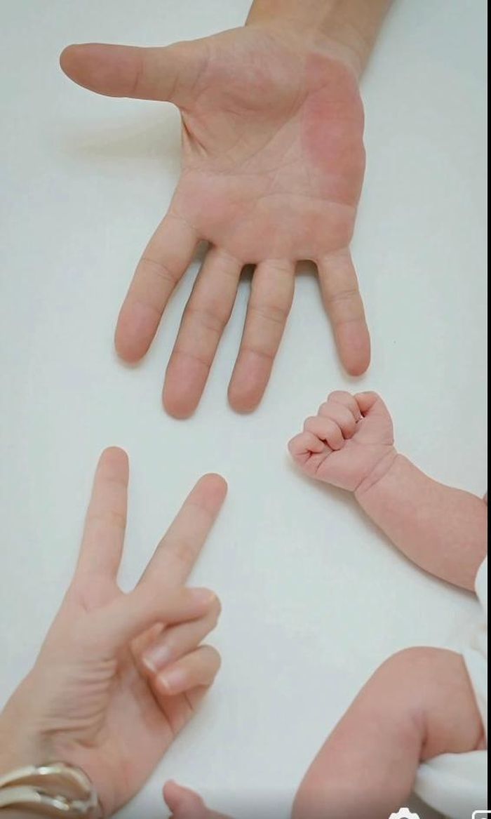 Đăng tải khoảng khắc ấm áp cùng hai con, giọng ca "Con bướm xuân" không giấu nổi niềm vui: "Hai anh em – Hai niềm hạnh phúc lớn nhất của bố mẹ".