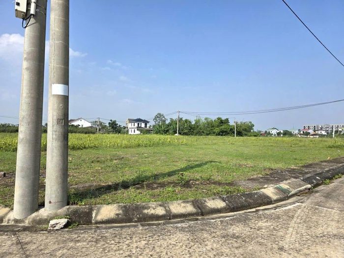 Khu tái định cư được xây dựng cách nơi ở cũ của người dân Hòa Lam khoảng 500 m. Ảnh: Song Hoàng