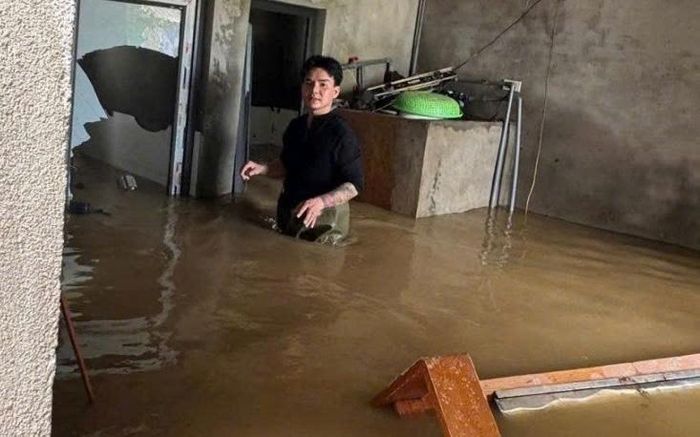 Mỗi khi nước sông Lam dâng cao, người dân Hòa Lam phải chủ động di chuyển người và tài sản vào phía trong đê để tránh lũ. Ảnh: CTV