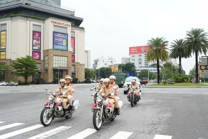 Công an TP Huế ra quân đợt cao điểm 60 ngày đêm "Tổng rà soát, giải quyết các vấn đề nổi lên, phòng ngừa, đấu tranh, xử lý, làm sạch địa bàn". Ảnh: CACC.