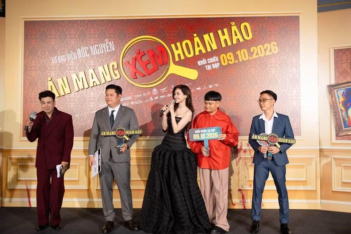 Đặc biệt, Engfa, Luke và Mimi Ruethaiphat - những diễn viên có mặt trong sự kiện công chiếu cũng chính là 3 diễn viên chính của phiên bản remake Thái Lan