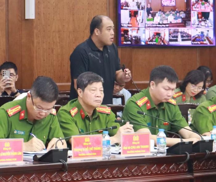 Một số đơn vị trình bày tham luận.