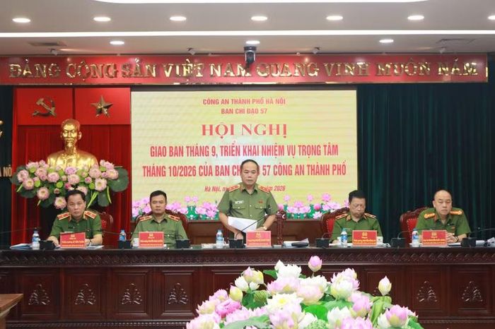 Trung tướng Nguyễn Thanh Tùng, Ủy viên Ban Thường vụ Thành ủy, Bí thư Đảng ủy, Giám đốc CATP, Trưởng ban Chỉ đạo 57 CATP phát biểu chỉ đạo tại hội nghị.
