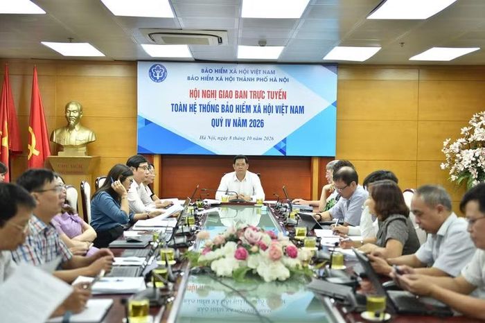Giám đốc BHXH TP Hà Nội Nguyễn Ngọc Huyến chủ trì hội nghị giao ban trực tuyến từ điểm cầu Hà Nội