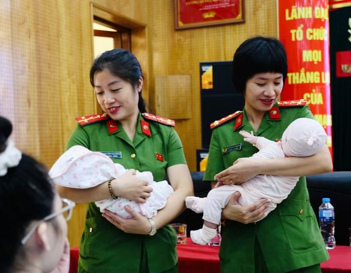 ...để các cháu có thêm điều kiện chăm sóc và phát triển tốt hơn