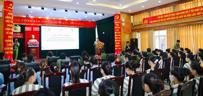 Ngày 9-10-2026, Ban Phụ nữ CATP phối hợp Bệnh viện CATP Hà Nội tổ chức Chương trình khám sức khỏe cho phạm nhân nữ, người bị tạm giữ, tạm giam là phụ nữ đang nuôi con nhỏ dưới 36 tháng tuổi và sản phụ tại Trại tạm giam số 1 - CATP Hà Nội
