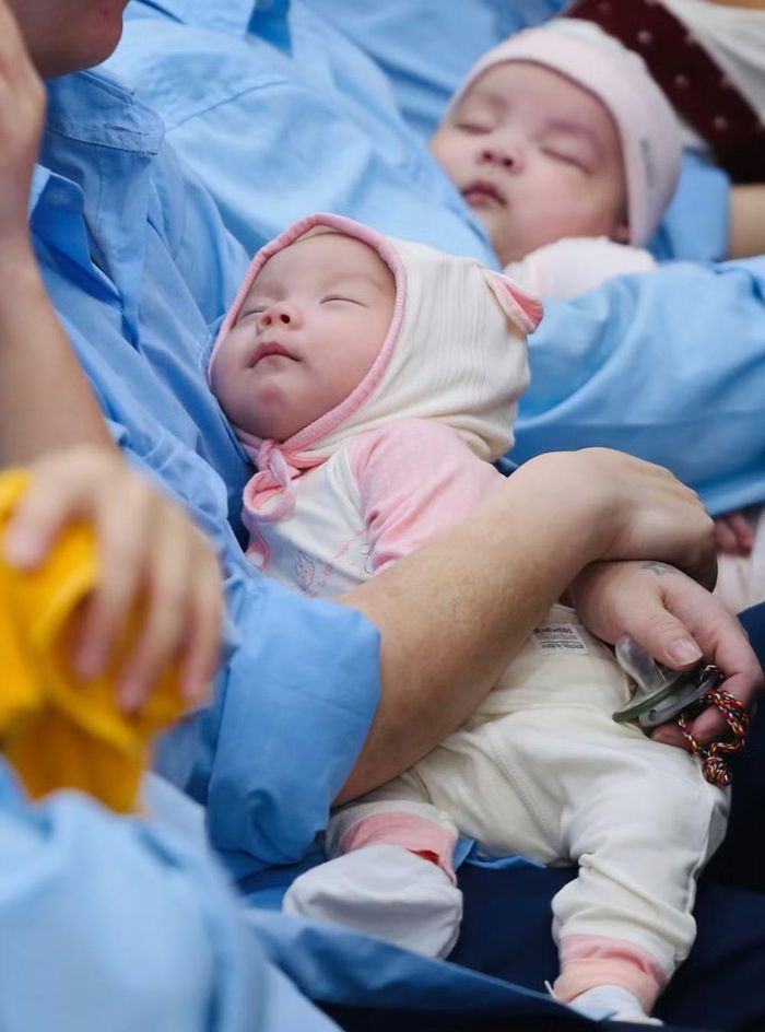 Đây là những em bé sinh ra và lớn lên trong môi trường đặc thù