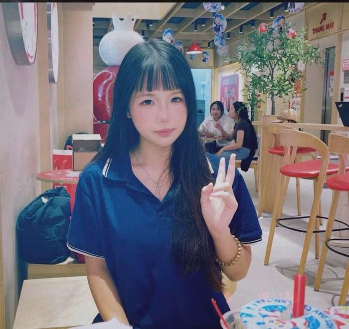 Linh Chi không để AI làm thay toàn bộ bài tập mà coi đây là công cụ gợi mở hướng tiếp cận.