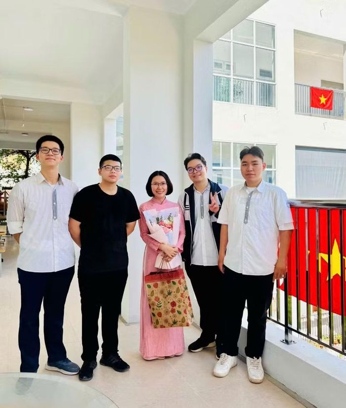 Cô Nguyễn Thị Hương cho rằng, không nên quá phụ thuộc và lạm dụng AI.