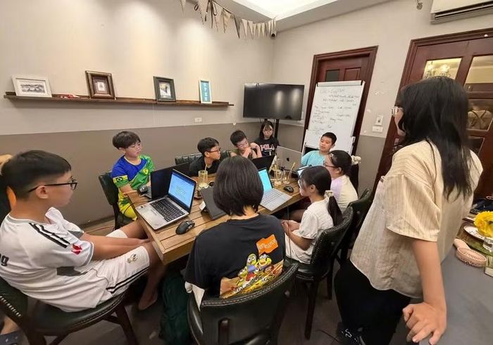 Cô Đặng Tuyết Hồng nhận thấy, nguy cơ lớn nhất là học sinh giao phó quá trình tư duy cho AI.