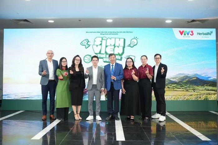 Hội đồng giám khảo chương trình gồm các chuyên gia trong lĩnh vực giáo dục, kinh doanh và phát triển nguồn nhân lực