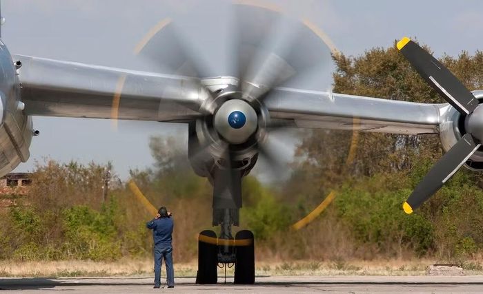 Oanh tạc cơ Tu-95 và B-52 vì thế đại diện cho 2 cách tiếp cận khác nhau nhưng cùng hướng tới một mục tiêu: duy trì khả năng tấn công hạt nhân đủ xa để đối phương phải tính đến nguy cơ trả đũa.