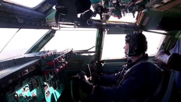Tu-95KD còn được trang bị hệ thống tiếp dầu trên không, giúp khắc phục phần nào sự suy giảm tầm bay do trọng lượng và lực cản tăng lên khi mang tên lửa.