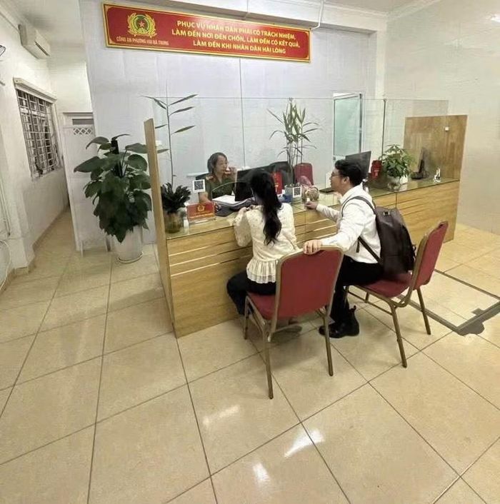 Việc triển khai giải quyết thủ tục hành chính ngoài giờ hành chính của Công an phường Hai Bà Trưng là minh chứng cho tinh thần trách nhiệm, sự tận tụy của cán bộ, chiến sĩ.