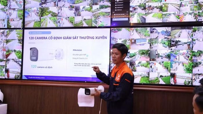 Đơn vị kỹ thuật giới thiệu chi tiết về hệ thống truyền dẫn, máy chủ và thiết bị lưu trữ của Trung tâm