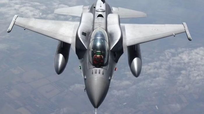 Khi kết hợp với radar mặt đất và máy bay cảnh báo sớm, tiêm kích F-16V có thể tiếp nhận thông tin về tình hình trên không từ nhiều nguồn thay vì chỉ dựa vào radar của chính mình.