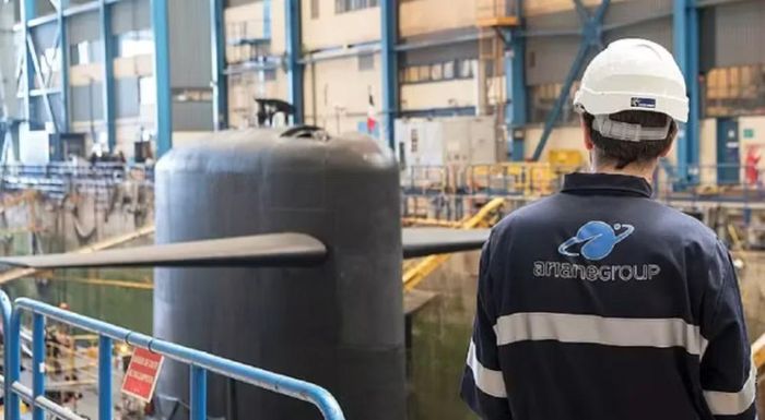 Cách tổ chức này giúp Hải quân Pháp duy trì khả năng sẵn sàng của lực lượng tàu ngầm chiến lược trong thời gian dài.