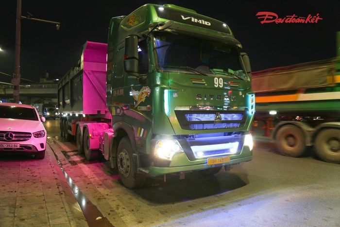 Tuy nhiên, theo lực lượng CSGT, việc tự ý lắp thêm đèn chiếu sáng không đúng quy định có thể gây nguy hiểm cho những người tham gia giao thông khác, nhất là khi các phương tiện di chuyển ngược chiều vào ban đêm.