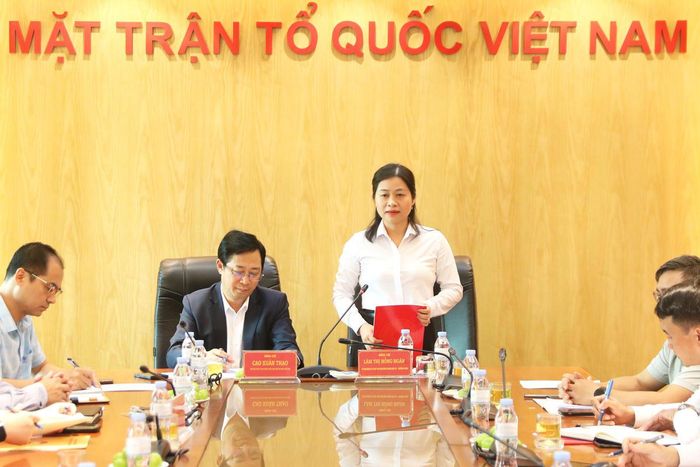 Bà Lâm Thị Hồng Ngân - Bí thư Đảng ủy, Chủ tịch HĐND xã Kiên Đài phát biểu tại buổi làm việc.