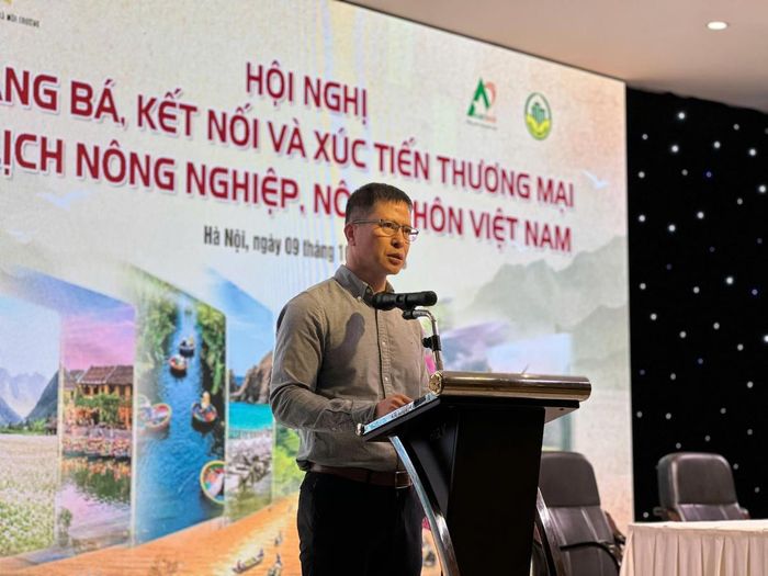 Ông Nguyễn Minh Tiến, Giám đốc Trung tâm Xúc tiến thương mại nông nghiệp, cho rằng du lịch nông nghiệp, nông thôn cần được lồng ghép chặt chẽ với các chương trình phát triển kinh tế - xã hội, đặc biệt là những chính sách liên quan đến nông nghiệp, nông dân và nông thôn. Ảnh: Thanh Bình.