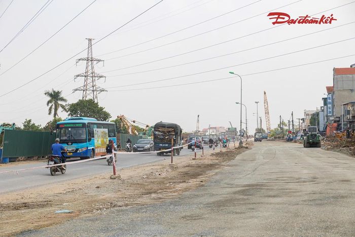 Tuyến đường được quy hoạch với mặt cắt rộng 50-60m, vận tốc thiết kế 80-100km/h. Tổng mức đầu tư, bao gồm các dự án thành phần phục vụ giải phóng mặt bằng, khoảng 9.590 tỷ đồng.