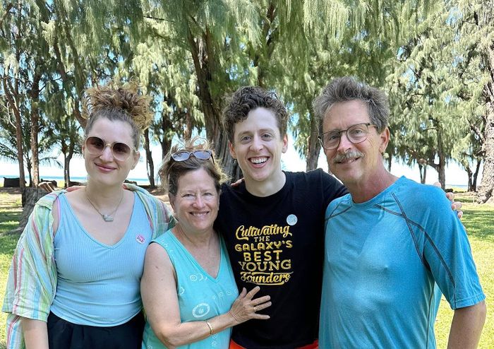 Lớn lên trong gia đình có cha là GS kinh tế, Stephen cho rằng tình yêu đọc sách là món quà lớn nhất mà cha mẹ đã cho anh. Ảnh: NVCC .