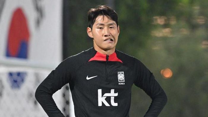  Vụ xô xát trước bán kết Asian Cup 2024 khiến Lee chịu làn sóng chỉ trích lớn tại Hàn Quốc dù sau đó anh và Son Heung-min đã công khai làm hòa. 