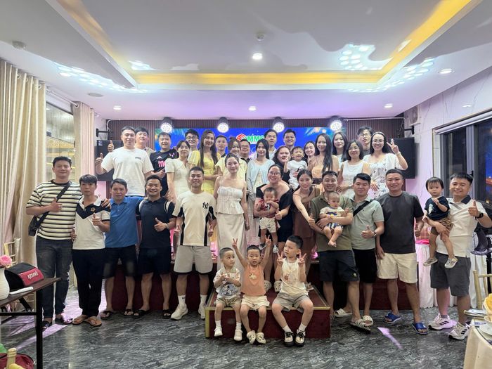  Công ty của anh Tiến Lịch nhắc nhở nhân viên về số ngày phép hàng tháng. 