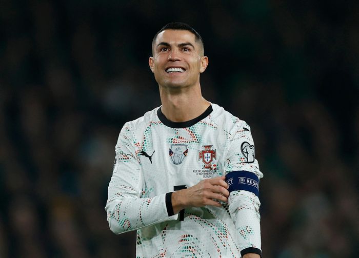  Ronaldo gây tranh cãi khi rời tuyển. 