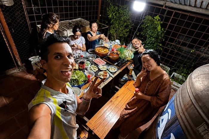 Tôi ăn lẩu Thái tại homestay ở Hà Nội.